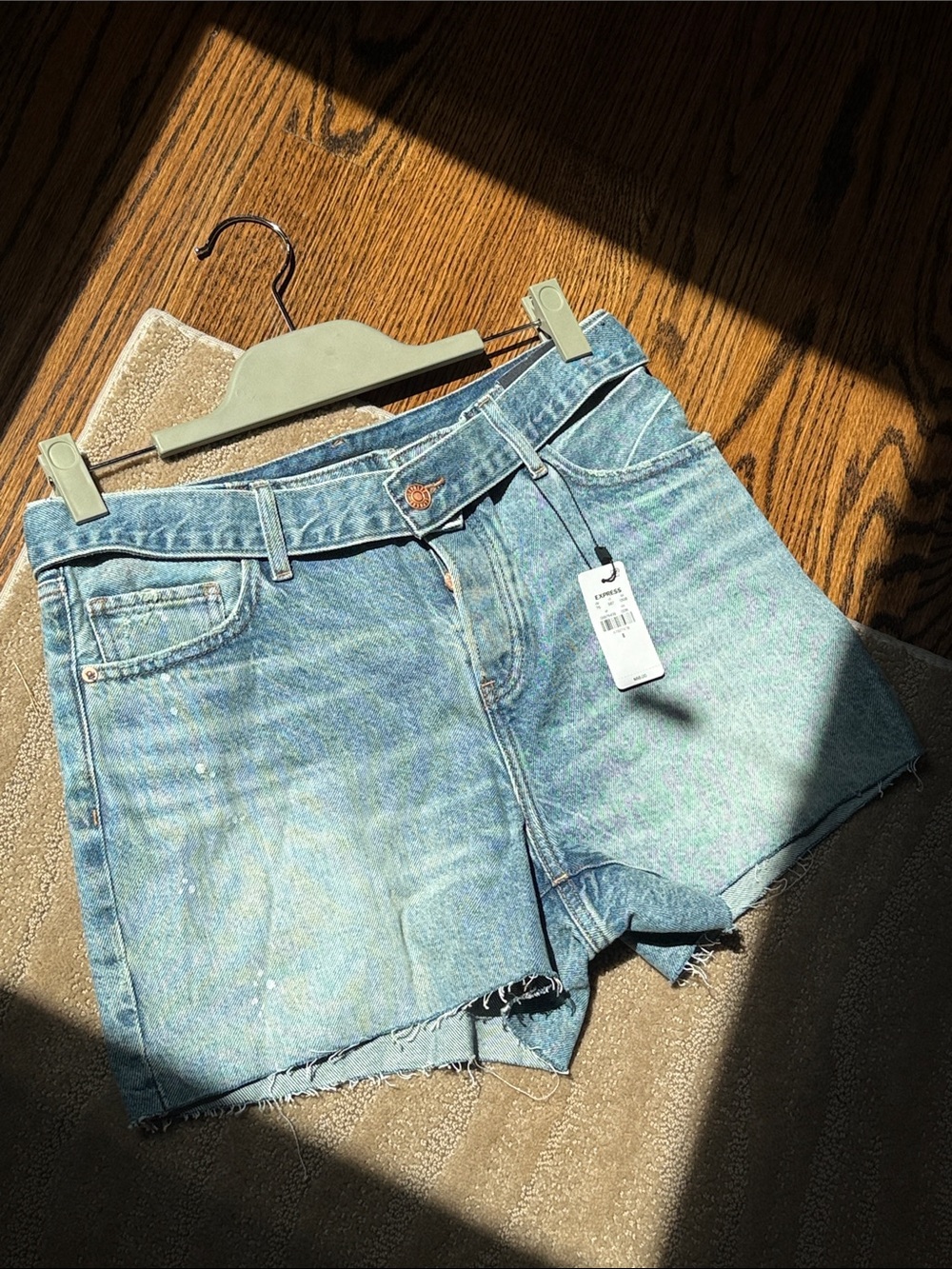 Express 4” Inseam‎ Mid Rise Denim Shorts - Picture 6 of 12